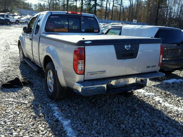 1N6AD06W78C414355 - 2008 NISSAN FRONTIER K SILVER photo 3