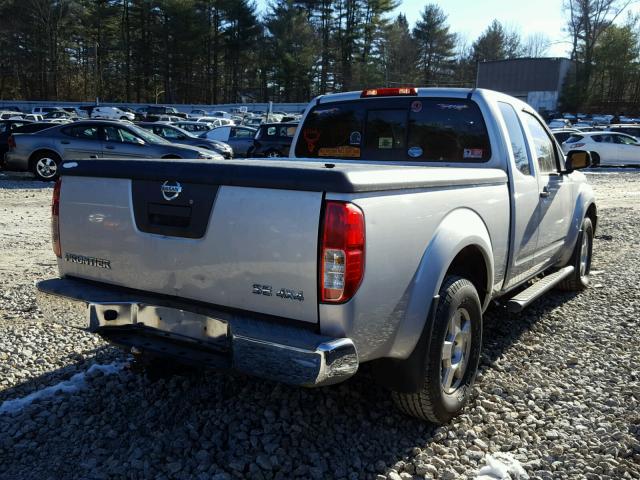 1N6AD06W78C414355 - 2008 NISSAN FRONTIER K SILVER photo 4