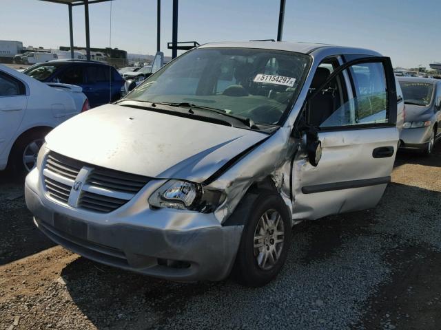 1D4GP25BX7B172568 - 2007 DODGE CARAVAN SE SILVER photo 2