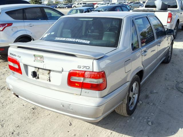 YV1LS5340W3420300 - 1998 VOLVO S70 T5 TUR SILVER photo 4