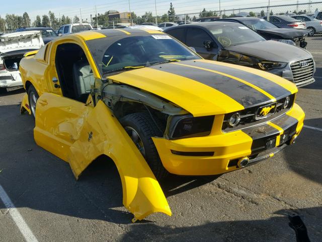 1ZVFT80N065106579 - 2006 FORD MUSTANG YELLOW photo 1