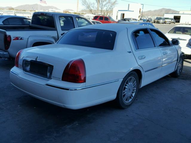 2LNHM82V28X639567 - 2008 LINCOLN TOWN CAR S WHITE photo 4