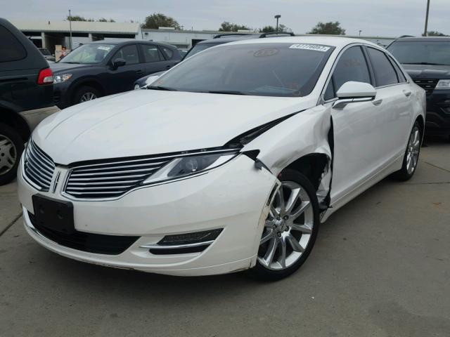 3LN6L2JK7GR624834 - 2016 LINCOLN MKZ WHITE photo 2