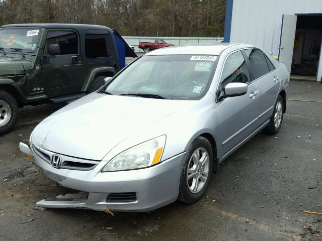 1HGCM56377A213100 - 2007 HONDA ACCORD SE SILVER photo 2