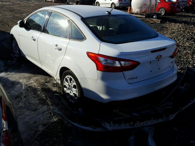 1FAHP3F28CL125183 - 2012 FORD FOCUS SE WHITE photo 3