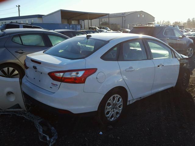 1FAHP3F28CL125183 - 2012 FORD FOCUS SE WHITE photo 4