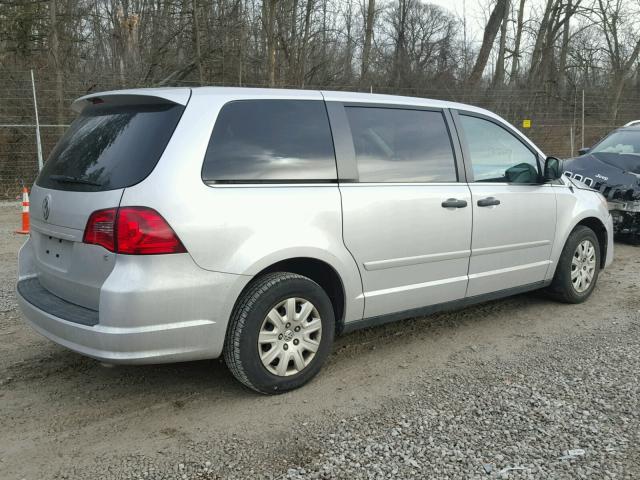 2V4RW4DGXBR738892 - 2011 VOLKSWAGEN ROUTAN S SILVER photo 4