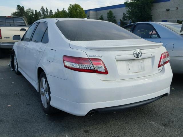 4T1BF3EK8AU503462 - 2010 TOYOTA CAMRY BASE WHITE photo 3