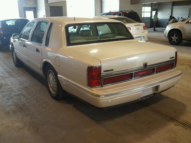 1LNLM83W8VY679536 - 1997 LINCOLN TOWN CAR C WHITE photo 3