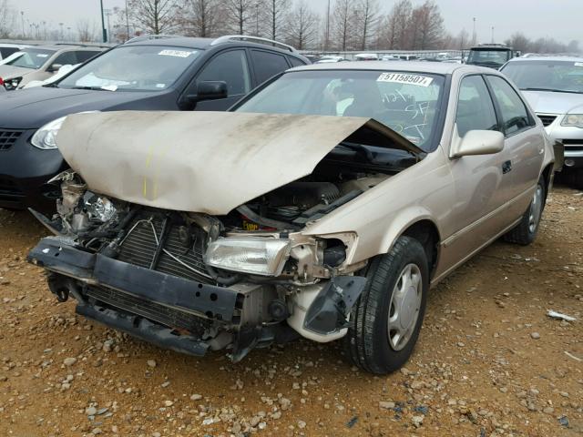 4T1BG22K8VU808073 - 1997 TOYOTA CAMRY CE GOLD photo 2