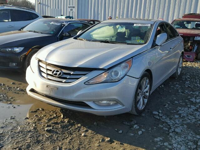 5NPEC4AC4BH055537 - 2011 HYUNDAI SONATA SE SILVER photo 2