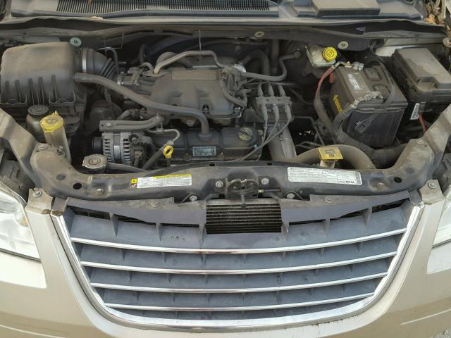 2A8HR54179R570789 - 2009 CHRYSLER TOWN & COU GOLD photo 7