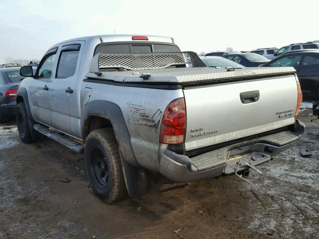 5TEJU62N68Z588499 - 2008 TOYOTA TACOMA DOU SILVER photo 3