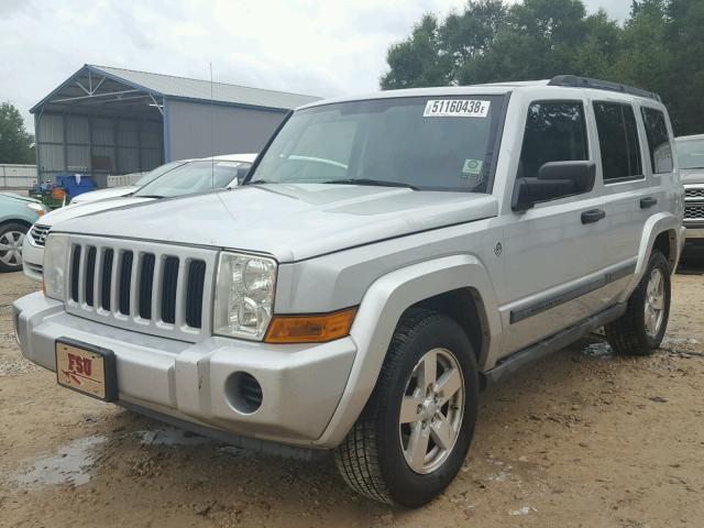 1J8HG48N16C244679 - 2006 JEEP COMMANDER SILVER photo 2