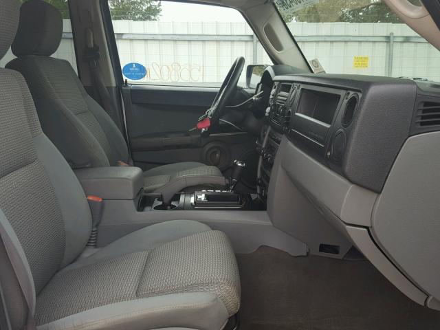 1J8HG48N16C244679 - 2006 JEEP COMMANDER SILVER photo 5