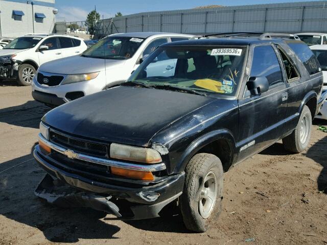 1GNCS18W2YK276659 - 2000 CHEVROLET BLAZER BLACK photo 2