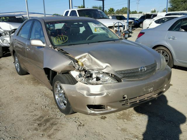 JTDBF30K520013355 - 2002 TOYOTA CAMRY LE GOLD photo 1