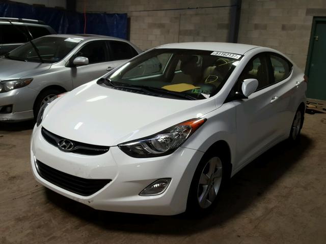 5NPDH4AE7DH208767 - 2013 HYUNDAI ELANTRA GL WHITE photo 2