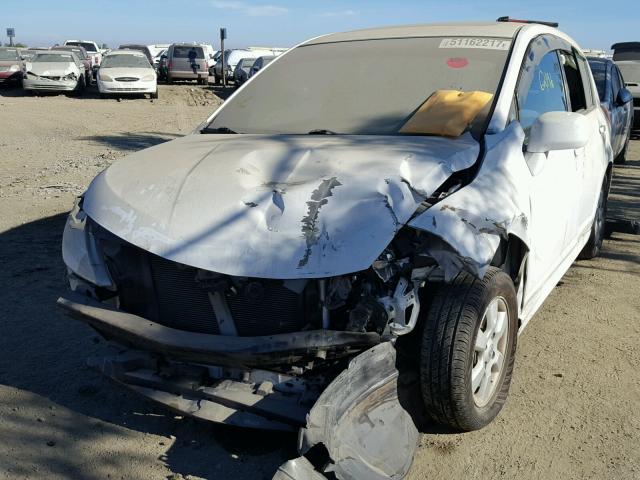 3N1BC13E39L408881 - 2009 NISSAN VERSA S WHITE photo 2