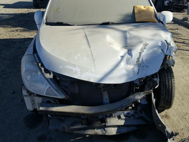 3N1BC13E39L408881 - 2009 NISSAN VERSA S WHITE photo 9