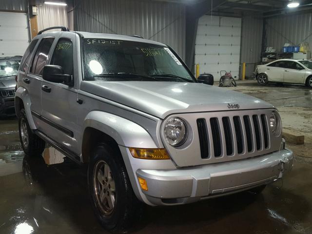 1J4GL38K35W641770 - 2005 JEEP LIBERTY RE SILVER photo 1