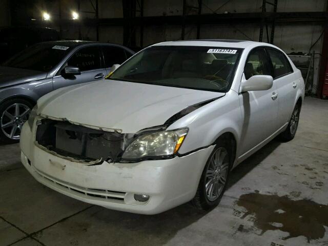 4T1BK36B55U013142 - 2005 TOYOTA AVALON XL WHITE photo 2