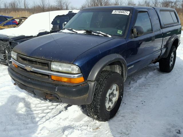 1GCCT19W828122501 - 2002 CHEVROLET S TRUCK S1 BLUE photo 2