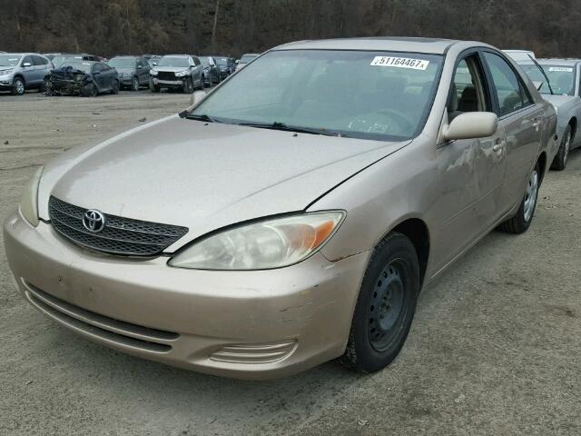 4T1BE32K22U584547 - 2002 TOYOTA CAMRY LE TAN photo 2