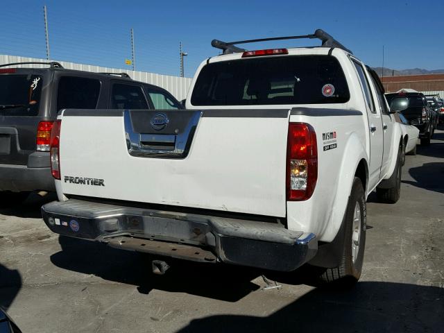 1N6AD07U25C448003 - 2005 NISSAN FRONTIER C WHITE photo 4