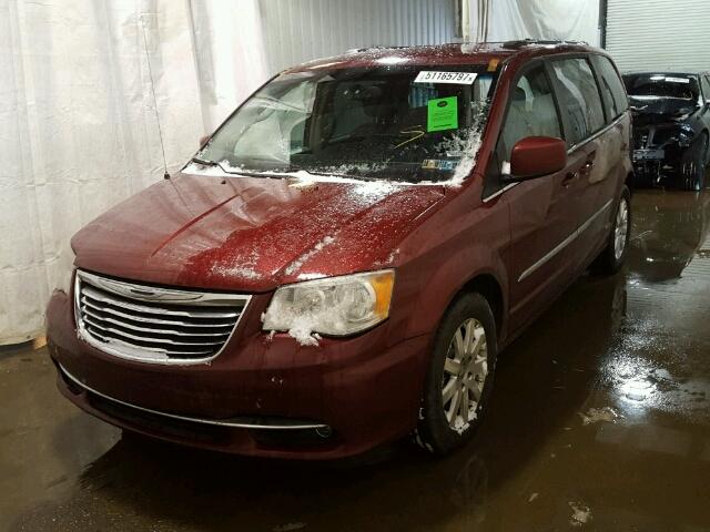 2C4RC1BGXDR759152 - 2013 CHRYSLER TOWN & COU RED photo 2