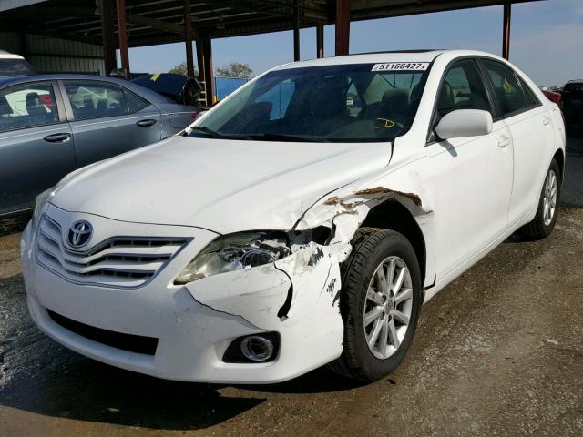 4T1BF3EK1BU605560 - 2011 TOYOTA CAMRY BASE WHITE photo 2