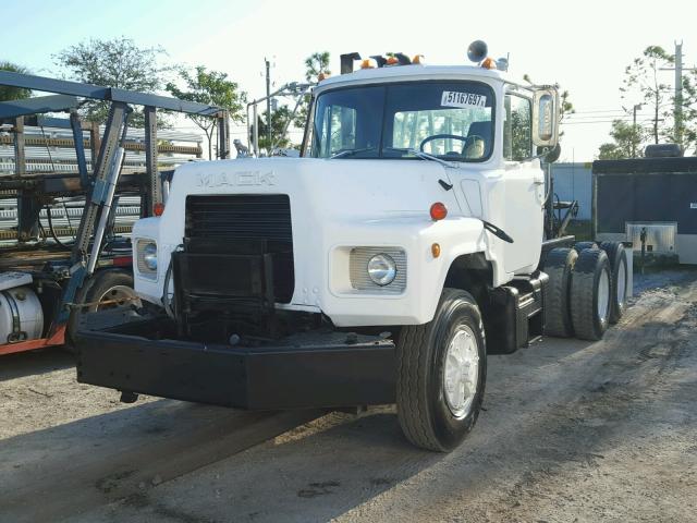 1M2B183C8JM002823 - 1988 MACK 600 DM600 WHITE photo 2