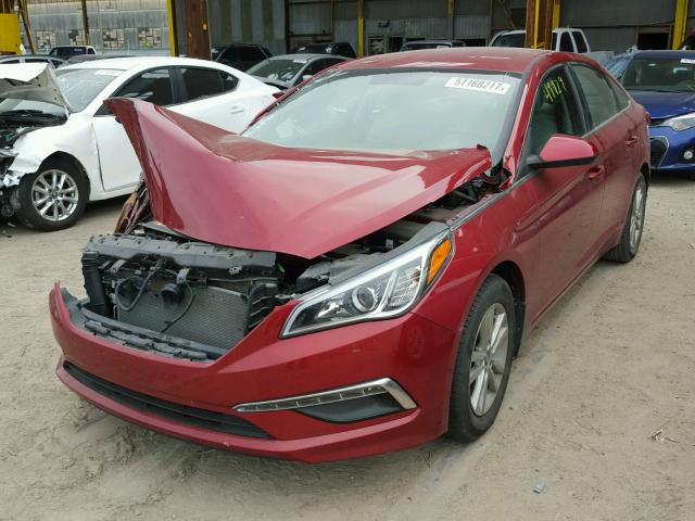 5NPE24AF2FH152304 - 2015 HYUNDAI SONATA SE RED photo 2