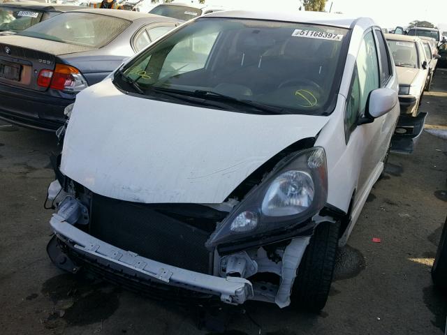 JHMGE8H5XDC064354 - 2013 HONDA FIT SPORT WHITE photo 2