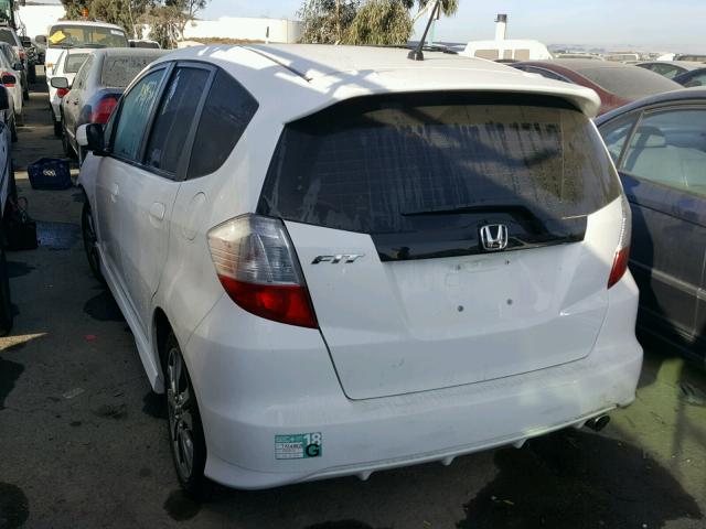 JHMGE8H5XDC064354 - 2013 HONDA FIT SPORT WHITE photo 3