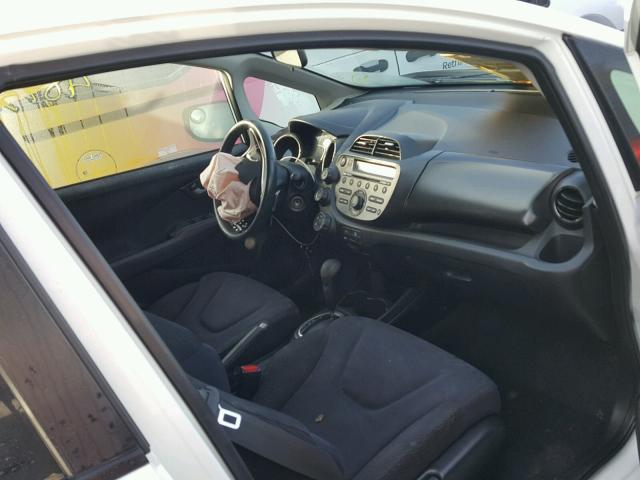 JHMGE8H5XDC064354 - 2013 HONDA FIT SPORT WHITE photo 5