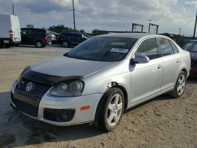 3VWAJ31K16M815846 - 2006 VOLKSWAGEN JETTA 2.0T SILVER photo 2