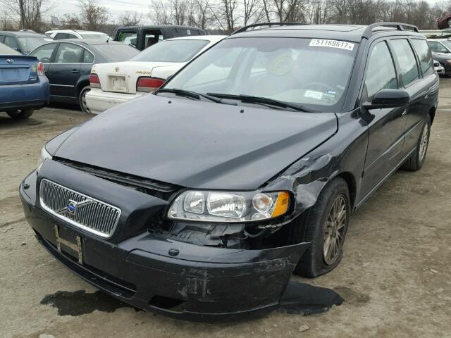 YV1SW640052496105 - 2005 VOLVO V70 BLACK photo 2