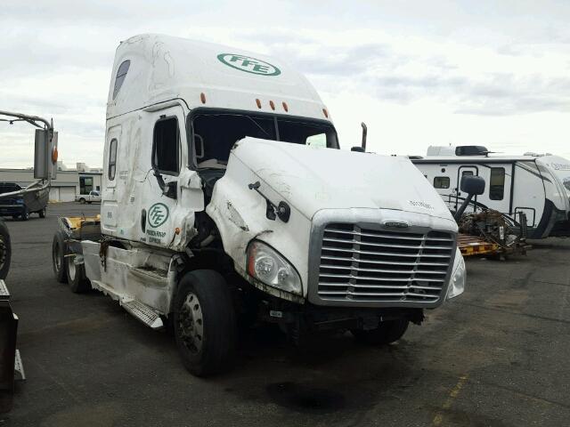 3AKJGLD50FSGE4589 - 2015 FREIGHTLINER CASCADIA 1 WHITE photo 1