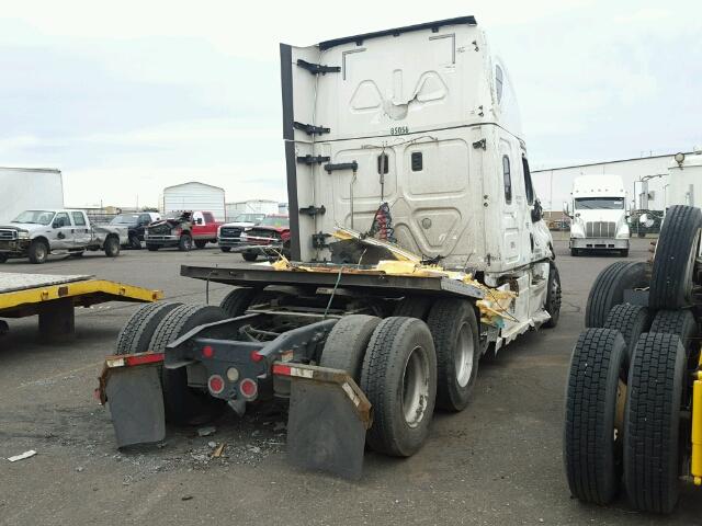 3AKJGLD50FSGE4589 - 2015 FREIGHTLINER CASCADIA 1 WHITE photo 4