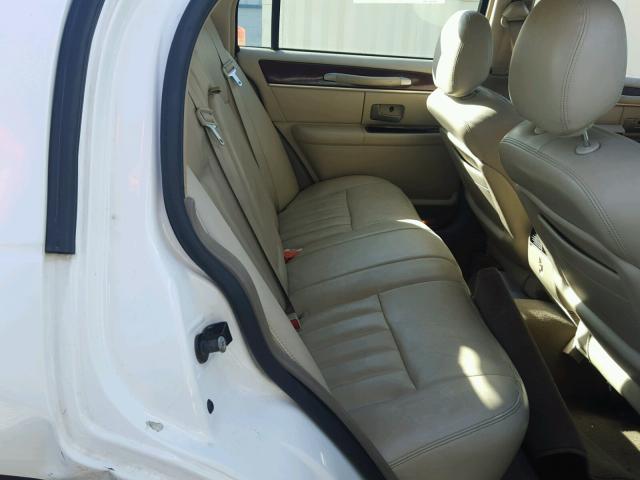 1LNHM81W03Y694537 - 2003 LINCOLN TOWN CAR E WHITE photo 6