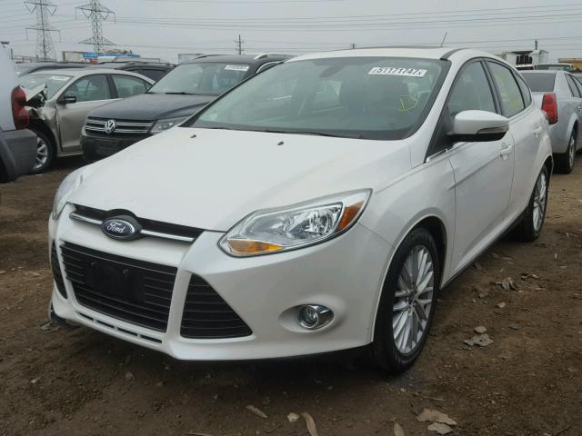 1FAHP3M27CL353324 - 2012 FORD FOCUS SEL WHITE photo 2