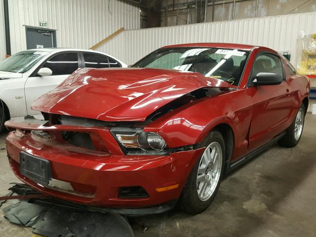 1ZVBP8AM1C5207571 - 2012 FORD MUSTANG RED photo 2