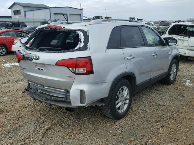 5XYKTCA64FG566010 - 2015 KIA SORENTO LX WHITE photo 4