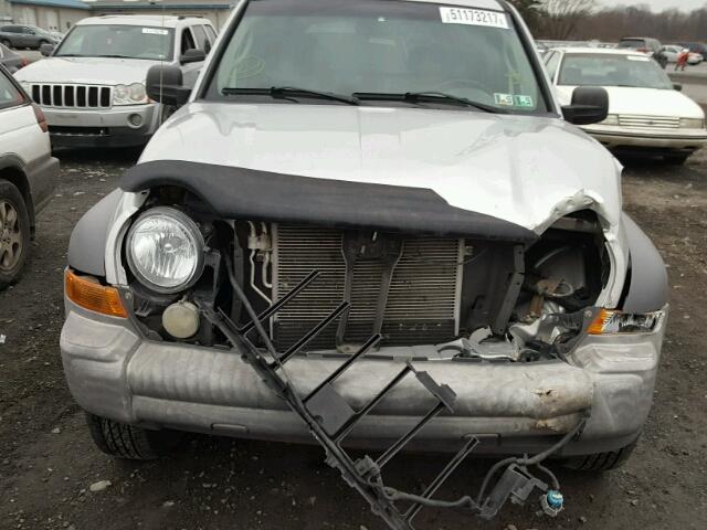 1J4GL48K25W553038 - 2005 JEEP LIBERTY SP SILVER photo 9