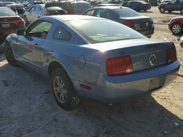 1ZVFT80N955247374 - 2005 FORD MUSTANG BLUE photo 3