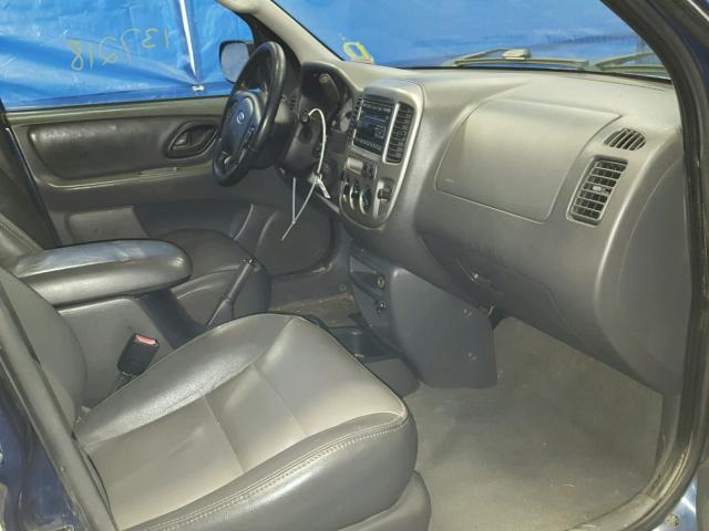 1FMYU93154KB38333 - 2004 FORD ESCAPE XLT BLUE photo 5