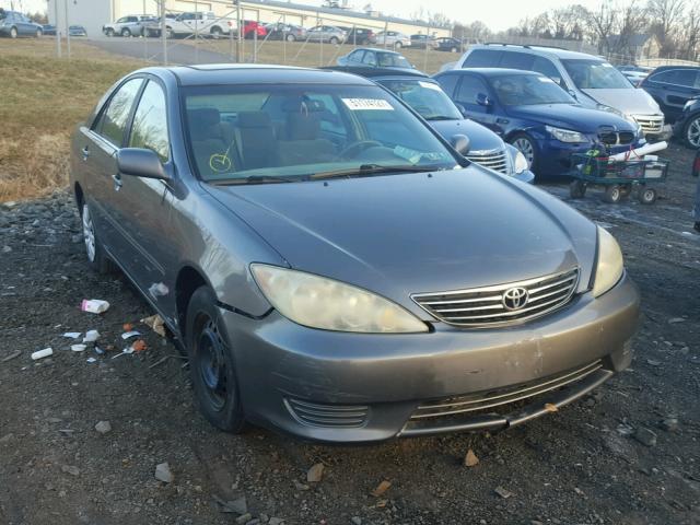 4T1BE32KX5U511981 - 2005 TOYOTA CAMRY LE GRAY photo 1