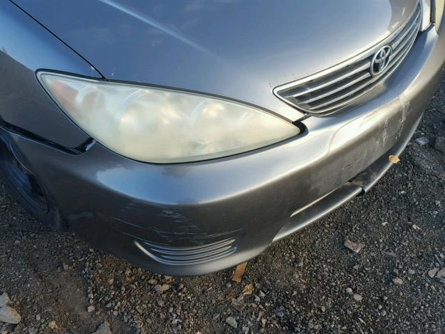 4T1BE32KX5U511981 - 2005 TOYOTA CAMRY LE GRAY photo 9