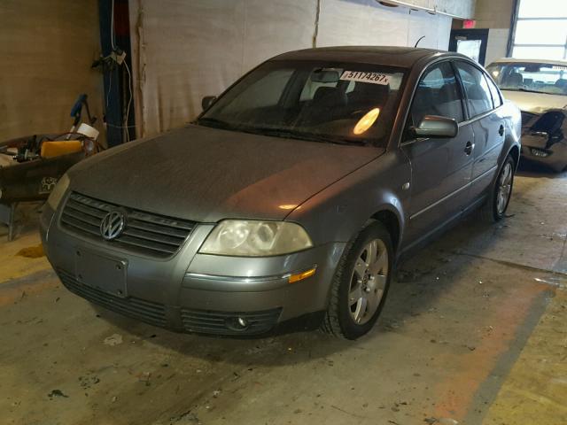 WVWRH63B72P183827 - 2002 VOLKSWAGEN PASSAT GLX GRAY photo 2